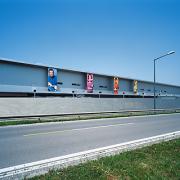 ArchitektInnen / KünstlerInnen: Johannes Zieser<br>Projekt: Baumax Sterngasse<br>Aufnahmedatum: 05/06<br>Format: 6x9cm C-Dia<br>Lieferformat: Dia-Duplikat, Scan 300 dpi<br>Bestell-Nummer: 060510-02<br>