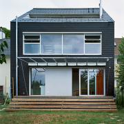 ArchitektInnen / KünstlerInnen: THALERTHALER ARCHITEKTEN ZTGMBH<br>Projekt: Haus S.<br>Aufnahmedatum: 08/06<br>Format: 6x9cm C-Dia<br>Lieferformat: Dia-Duplikat, Scan 300 dpi<br>Bestell-Nummer: 060801-04<br>