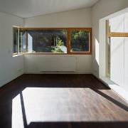ArchitektInnen / KünstlerInnen: THALERTHALER ARCHITEKTEN ZTGMBH<br>Projekt: Haus R.<br>Aufnahmedatum: 10/06<br>Format: 6x9cm C-Dia<br>Lieferformat: Dia-Duplikat, Scan 300 dpi<br>Bestell-Nummer: 061006-08<br>