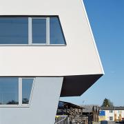 ArchitektInnen / KünstlerInnen: Roger Karré<br>Projekt: Bürogebäude Hinteregger<br>Aufnahmedatum: 10/06<br>Format: 6x9cm C-Dia<br>Lieferformat: Dia-Duplikat, Scan 300 dpi<br>Bestell-Nummer: 061010-08<br>