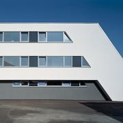 ArchitektInnen / KünstlerInnen: Roger Karré<br>Projekt: Bürogebäude Hinteregger<br>Aufnahmedatum: 10/06<br>Format: 6x9cm C-Dia<br>Lieferformat: Dia-Duplikat, Scan 300 dpi<br>Bestell-Nummer: 061010-12<br>