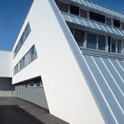 ArchitektInnen / KünstlerInnen: Roger Karré<br>Projekt: Bürogebäude Hinteregger<br>Aufnahmedatum: 10/06<br>Format: 6x9cm C-Dia<br>Lieferformat: Dia-Duplikat, Scan 300 dpi<br>Bestell-Nummer: 061010-15<br>