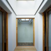 ArchitektInnen / KünstlerInnen: nonconform zt gmbh<br>Projekt: Villa Franz-Klaudia<br>Aufnahmedatum: 01/07<br>Format: 6x9cm C-Dia<br>Lieferformat: Dia-Duplikat, Scan 300 dpi<br>Bestell-Nummer: 070114-11<br>