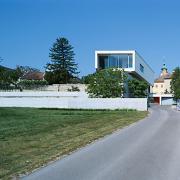ArchitektInnen / KünstlerInnen: Pichler & Traupmann Architekten ZT GmbH<br>Projekt: Haus Ö.<br>Aufnahmedatum: 04/07<br>Format: 6x9cm C-Dia<br>Lieferformat: Dia-Duplikat, Scan 300 dpi<br>Bestell-Nummer: 070427-02<br>