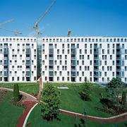 ArchitektInnen / KünstlerInnen: Martin Kohlbauer<br>Projekt: WHA Thürnlhofstraße<br>Aufnahmedatum: 06/07<br>Format: 6x9cm C-Dia<br>Lieferformat: Dia-Duplikat, Scan 300 dpi<br>Bestell-Nummer: 070619-02<br>