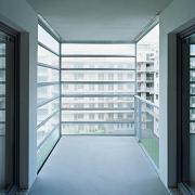ArchitektInnen / KünstlerInnen: Martin Kohlbauer<br>Projekt: WHA Thürnlhofstraße<br>Aufnahmedatum: 06/07<br>Format: 6x9cm C-Dia<br>Lieferformat: Dia-Duplikat, Scan 300 dpi<br>Bestell-Nummer: 070619-23<br>