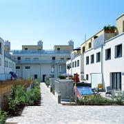 ArchitektInnen / KünstlerInnen: Treberspurg & Partner Architekten ZT GmbH<br>Projekt: Wohnhausanlage Roschégasse/Pantucekgasse<br>Aufnahmedatum: 07/07<br>Format: 6x9cm C-Dia<br>Lieferformat: Dia-Duplikat, Scan 300 dpi<br>Bestell-Nummer: 070726-04<br>