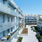 ArchitektInnen / KünstlerInnen: Treberspurg & Partner Architekten ZT GmbH<br>Projekt: Wohnhausanlage Roschégasse/Pantucekgasse<br>Aufnahmedatum: 07/07<br>Format: 6x9cm C-Dia<br>Lieferformat: Dia-Duplikat, Scan 300 dpi<br>Bestell-Nummer: 070726-08<br>