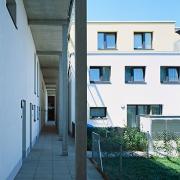 ArchitektInnen / KünstlerInnen: Treberspurg & Partner Architekten ZT GmbH<br>Projekt: Wohnhausanlage Roschégasse/Pantucekgasse<br>Aufnahmedatum: 07/07<br>Format: 6x9cm C-Dia<br>Lieferformat: Dia-Duplikat, Scan 300 dpi<br>Bestell-Nummer: 070726-11<br>