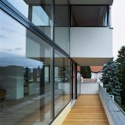 ArchitektInnen / KünstlerInnen: t-hoch-n Ziviltechniker GmbH<br>Projekt: Haus H.<br>Aufnahmedatum: 06/07<br>Format: 6x9cm C-Dia<br>Lieferformat: Dia-Duplikat, Scan 300 dpi<br>Bestell-Nummer: 070626-15<br>