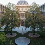 ArchitektInnen / KünstlerInnen: Roger Baumeister<br>Projekt: Arkadenhof Uni Wien<br>Aufnahmedatum: 10/07<br>Format: 6x9cm C-Dia<br>Lieferformat: Dia-Duplikat, Scan 300 dpi<br>Bestell-Nummer: 071011-02<br>