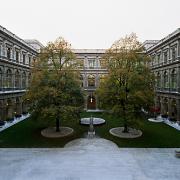 ArchitektInnen / KünstlerInnen: Roger Baumeister<br>Projekt: Arkadenhof Uni Wien<br>Aufnahmedatum: 10/07<br>Format: 6x9cm C-Dia<br>Lieferformat: Dia-Duplikat, Scan 300 dpi<br>Bestell-Nummer: 071011-03<br>