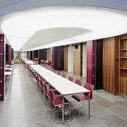 ArchitektInnen / KünstlerInnen: Erwin Steiner<br>Projekt: OeKB Betriebsrestaurant<br>Aufnahmedatum: 01/08<br>Format: 6x9cm C-Neg<br>Lieferformat: C-Print, Scan 300 dpi<br>Bestell-Nummer: 080119-07<br>