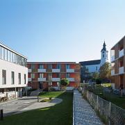 ArchitektInnen / KünstlerInnen: Johannes Zieser<br>Projekt: Wohnhausanlage Öhling<br>Aufnahmedatum: 10/07<br>Format: 6x9cm C-Dia<br>Lieferformat: Dia-Duplikat, Scan 300 dpi<br>Bestell-Nummer: 071015-03<br>
