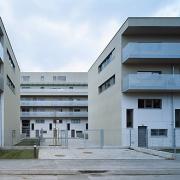 ArchitektInnen / KünstlerInnen: Patricia Zacek, kub a Karl und Bremhorst Architekten, WGA ZT GmbH, Anna Detzlhofer<br>Projekt: Wohnpark Erzherzog Carl<br>Aufnahmedatum: 01/08<br>Format: 6x9cm C-Dia<br>Lieferformat: Dia-Duplikat, Scan 300 dpi<br>Bestell-Nummer: 080121-10<br>