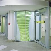 ArchitektInnen / KünstlerInnen: Johannes Zieser<br>Projekt: Wegeleitsystem Landhausviertel<br>Aufnahmedatum: 02/08<br>Format: 6x9cm C-Neg<br>Lieferformat: C-Print, Scan 300 dpi<br>Bestell-Nummer: 080205-34<br>