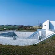 ArchitektInnen / KünstlerInnen: Otto Häuselmayer<br>Projekt: Pumpstation Kledering<br>Aufnahmedatum: 04/08<br>Format: 6x9cm C-Dia<br>Lieferformat: Dia-Duplikat, Scan 300 dpi<br>Bestell-Nummer: 080401-18<br>
