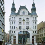 ArchitektInnen / KünstlerInnen: Walter Stelzhammer<br>Projekt: Wohn-und Geschäftshaus Lugeck<br>Aufnahmedatum: 04/93<br>Format: 6x9cm C-Dia<br>Lieferformat: Dia-Duplikat, Scan 300 dpi<br>Bestell-Nummer: 939500-04<br>