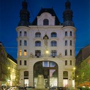 ArchitektInnen / KünstlerInnen: Walter Stelzhammer<br>Projekt: Wohn-und Geschäftshaus Lugeck<br>Aufnahmedatum: 04/93<br>Format: 6x9cm C-Dia<br>Lieferformat: Dia-Duplikat, Scan 300 dpi<br>Bestell-Nummer: 939500-05<br>