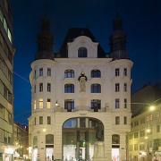 ArchitektInnen / KünstlerInnen: Walter Stelzhammer<br>Projekt: Wohn-und Geschäftshaus Lugeck<br>Aufnahmedatum: 04/93<br>Format: 6x9cm C-Dia<br>Lieferformat: Dia-Duplikat, Scan 300 dpi<br>Bestell-Nummer: 939500-06<br>