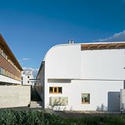 ArchitektInnen / KünstlerInnen: Walter Stelzhammer<br>Projekt: Wohnhausanlage Mühlgrundweg<br>Aufnahmedatum: 09/95<br>Format: 6x9cm C-Dia<br>Lieferformat: Dia-Duplikat, Scan 300 dpi<br>Bestell-Nummer: 950920-09<br>