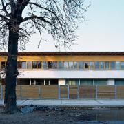 ArchitektInnen / KünstlerInnen: Walter Stelzhammer<br>Projekt: Wohnhausanlage Mühlgrundweg<br>Aufnahmedatum: 09/95<br>Format: 6x12cm C-Dia<br>Lieferformat: Dia-Duplikat, Scan 300 dpi<br>Bestell-Nummer: 950920-01<br>