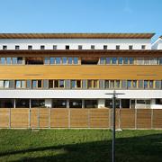 ArchitektInnen / KünstlerInnen: Walter Stelzhammer<br>Projekt: Wohnhausanlage Mühlgrundweg<br>Aufnahmedatum: 09/95<br>Format: 6x12cm C-Dia<br>Lieferformat: Dia-Duplikat, Scan 300 dpi<br>Bestell-Nummer: 950920-18<br>