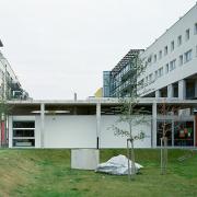 ArchitektInnen / KünstlerInnen: Walter Stelzhammer<br>Projekt: Seelsorgezentrum St.Katharina von Siena<br>Aufnahmedatum: 12/96<br>Format: 6x9cm C-Dia<br>Lieferformat: Dia-Duplikat, Scan 300 dpi<br>Bestell-Nummer: 961215-38<br>