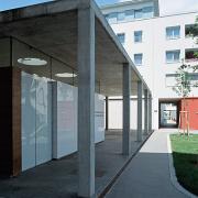 ArchitektInnen / KünstlerInnen: Walter Stelzhammer<br>Projekt: Seelsorgezentrum St.Katharina von Siena<br>Aufnahmedatum: 06/97<br>Format: 6x7cm C-Dia<br>Lieferformat: Dia-Duplikat, Scan 300 dpi<br>Bestell-Nummer: 970618-37<br>