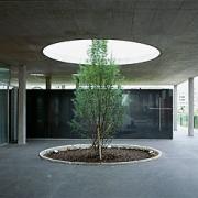 ArchitektInnen / KünstlerInnen: Walter Stelzhammer<br>Projekt: Seelsorgezentrum St.Katharina von Siena<br>Aufnahmedatum: 06/97<br>Format: 6x7cm C-Dia<br>Lieferformat: Dia-Duplikat, Scan 300 dpi<br>Bestell-Nummer: 970618-32<br>