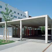 ArchitektInnen / KünstlerInnen: Walter Stelzhammer<br>Projekt: Seelsorgezentrum St.Katharina von Siena<br>Aufnahmedatum: 06/97<br>Format: 6x7cm C-Dia<br>Lieferformat: Dia-Duplikat, Scan 300 dpi<br>Bestell-Nummer: 970618-34<br>