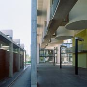 ArchitektInnen / KünstlerInnen: Walter Stelzhammer<br>Projekt: Seelsorgezentrum St.Katharina von Siena<br>Aufnahmedatum: 06/97<br>Format: 6x7cm C-Dia<br>Lieferformat: Dia-Duplikat, Scan 300 dpi<br>Bestell-Nummer: 970618-24<br>