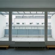 ArchitektInnen / KünstlerInnen: Walter Stelzhammer<br>Projekt: Wohnhausanlage am Leberberg<br>Aufnahmedatum: 09/97<br>Format: 6x9cm C-Dia<br>Lieferformat: Dia-Duplikat, Scan 300 dpi<br>Bestell-Nummer: 970909-01<br>