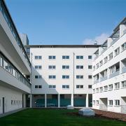 ArchitektInnen / KünstlerInnen: Walter Stelzhammer<br>Projekt: Wohnhausanlage am Leberberg<br>Aufnahmedatum: 09/97<br>Format: 6x9cm C-Dia<br>Lieferformat: Dia-Duplikat, Scan 300 dpi<br>Bestell-Nummer: 970909-12<br>
