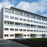 ArchitektInnen / KünstlerInnen: Walter Stelzhammer<br>Projekt: Wohnhausanlage am Leberberg<br>Aufnahmedatum: 09/97<br>Format: 6x9cm C-Dia<br>Lieferformat: Dia-Duplikat, Scan 300 dpi<br>Bestell-Nummer: 970909-11<br>