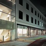 ArchitektInnen / KünstlerInnen: Walter Stelzhammer<br>Projekt: Kallco Schlossgasse<br>Aufnahmedatum: 08/00<br>Format: 6x9cm C-Dia<br>Lieferformat: Dia-Duplikat, Scan 300 dpi<br>Bestell-Nummer: 000803-28<br>