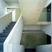 ArchitektInnen / KünstlerInnen: Walter Stelzhammer<br>Projekt: Kallco Schlossgasse<br>Aufnahmedatum: 08/00<br>Format: 6x9cm C-Dia<br>Lieferformat: Dia-Duplikat, Scan 300 dpi<br>Bestell-Nummer: 000803-11<br>