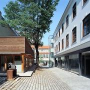 ArchitektInnen / KünstlerInnen: Walter Stelzhammer<br>Projekt: Kallco Schlossgasse<br>Aufnahmedatum: 08/00<br>Format: 6x9cm C-Dia<br>Lieferformat: Dia-Duplikat, Scan 300 dpi<br>Bestell-Nummer: 000803-02<br>