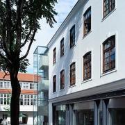 ArchitektInnen / KünstlerInnen: Walter Stelzhammer<br>Projekt: Kallco Schlossgasse<br>Aufnahmedatum: 08/00<br>Format: 6x9cm C-Dia<br>Lieferformat: Dia-Duplikat, Scan 300 dpi<br>Bestell-Nummer: 000803-03<br>