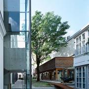 ArchitektInnen / KünstlerInnen: Walter Stelzhammer<br>Projekt: Kallco Schlossgasse<br>Aufnahmedatum: 08/00<br>Format: 6x9cm C-Dia<br>Lieferformat: Dia-Duplikat, Scan 300 dpi<br>Bestell-Nummer: 000803-04<br>