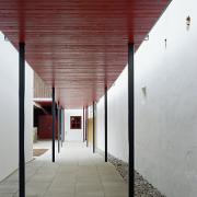 ArchitektInnen / KünstlerInnen: t-hoch-n Ziviltechniker GmbH<br>Projekt: tww - Theater Westliches Weinviertel<br>Aufnahmedatum: 04/08<br>Format: 6x9cm C-Neg<br>Lieferformat: C-Print, Scan 300 dpi<br>Bestell-Nummer: 080417-16<br>