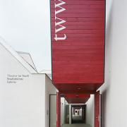 ArchitektInnen / KünstlerInnen: t-hoch-n Ziviltechniker GmbH<br>Projekt: tww - Theater Westliches Weinviertel<br>Aufnahmedatum: 04/08<br>Format: 6x9cm C-Neg<br>Lieferformat: C-Print, Scan 300 dpi<br>Bestell-Nummer: 080417-11<br>