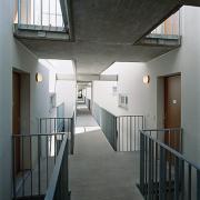 ArchitektInnen / KünstlerInnen: Walter Stelzhammer<br>Projekt: Wohnhausanlage Wulzendorf<br>Aufnahmedatum: 06/97<br>Format: 6x9cm C-Dia<br>Lieferformat: Dia-Duplikat, Scan 300 dpi<br>Bestell-Nummer: 970618-22<br>