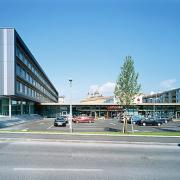 ArchitektInnen / KünstlerInnen: Johannes Zieser<br>Projekt: BH Melk<br>Aufnahmedatum: 05/08<br>Format: 6x9cm C-Dia<br>Lieferformat: Dia-Duplikat, Scan 300 dpi<br>Bestell-Nummer: 080515-17<br>