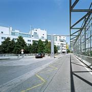 ArchitektInnen / KünstlerInnen: Otto Häuselmayer<br>Projekt: Lärmschutzwand<br>Aufnahmedatum: 06/08<br>Format: 6x9cm C-Dia<br>Lieferformat: Dia-Duplikat, Scan 300 dpi<br>Bestell-Nummer: 080602-07<br>