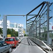 ArchitektInnen / KünstlerInnen: Otto Häuselmayer<br>Projekt: Lärmschutzwand<br>Aufnahmedatum: 06/08<br>Format: 6x9cm C-Dia<br>Lieferformat: Dia-Duplikat, Scan 300 dpi<br>Bestell-Nummer: 080602-06<br>