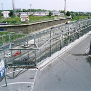 ArchitektInnen / KünstlerInnen: Otto Häuselmayer<br>Projekt: Lärmschutzwand<br>Aufnahmedatum: 06/08<br>Format: 6x9cm C-Dia<br>Lieferformat: Dia-Duplikat, Scan 300 dpi<br>Bestell-Nummer: 080602-19<br>