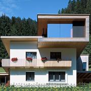 ArchitektInnen / KünstlerInnen: grundstein<br>Projekt: Haus Sch.<br>Aufnahmedatum: 08/08<br>Format: 6x9cm C-Dia<br>Lieferformat: Dia-Duplikat, Scan 300 dpi<br>Bestell-Nummer: 080819-06<br>