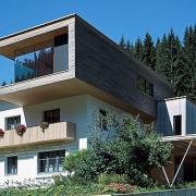 ArchitektInnen / KünstlerInnen: grundstein<br>Projekt: Haus Sch.<br>Aufnahmedatum: 08/08<br>Format: 6x9cm C-Dia<br>Lieferformat: Dia-Duplikat, Scan 300 dpi<br>Bestell-Nummer: 080819-05<br>