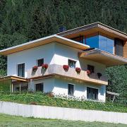 ArchitektInnen / KünstlerInnen: grundstein<br>Projekt: Haus Sch.<br>Aufnahmedatum: 08/08<br>Format: 6x9cm C-Dia<br>Lieferformat: Dia-Duplikat, Scan 300 dpi<br>Bestell-Nummer: 080819-01<br>